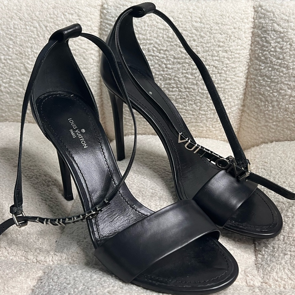 LV HEELS!! 🖤
